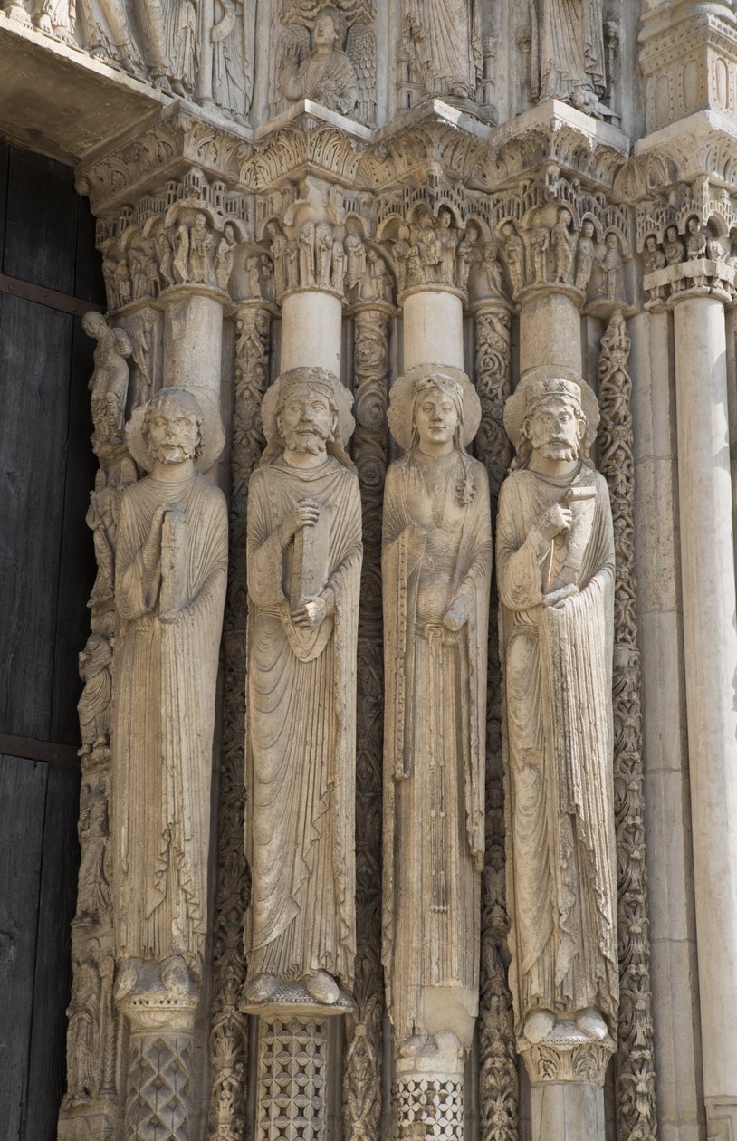 Cathedrale de chartres, a királyi kapu központi öblének jobb oldalán lévő tűz részlete, balról jobbra, egy próféta, Dávid király, királynő, Salamon alkotó: French School