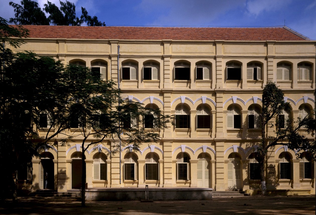 Gyarmati építészet Vietnamban: A Puginier Iskola részlete, Monsignor Puginier által alapított keresztény iskola, 1898-ban épült, katonai stílusú építészet. alkotó: French School