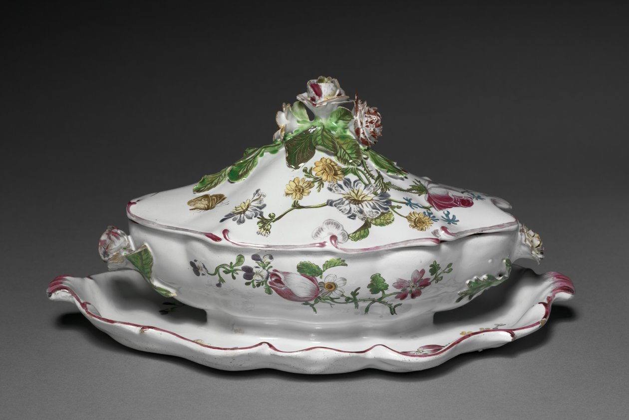 Fedett szószos turén, ráerősített állvánnyal, gyártó: Veuve Perrin Factory, 1765 körül alkotó: French School