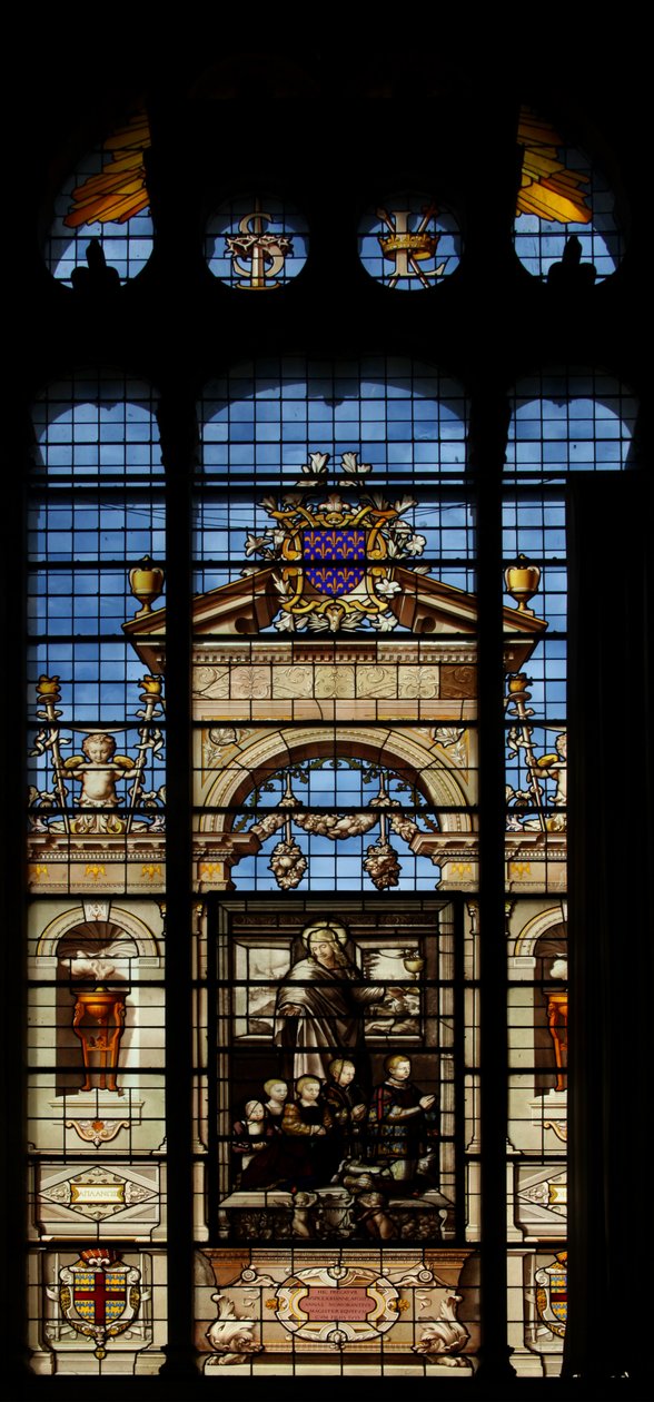 A Chantilly-kastély kápolnájának déli ablakát ábrázolja alkotó: French School