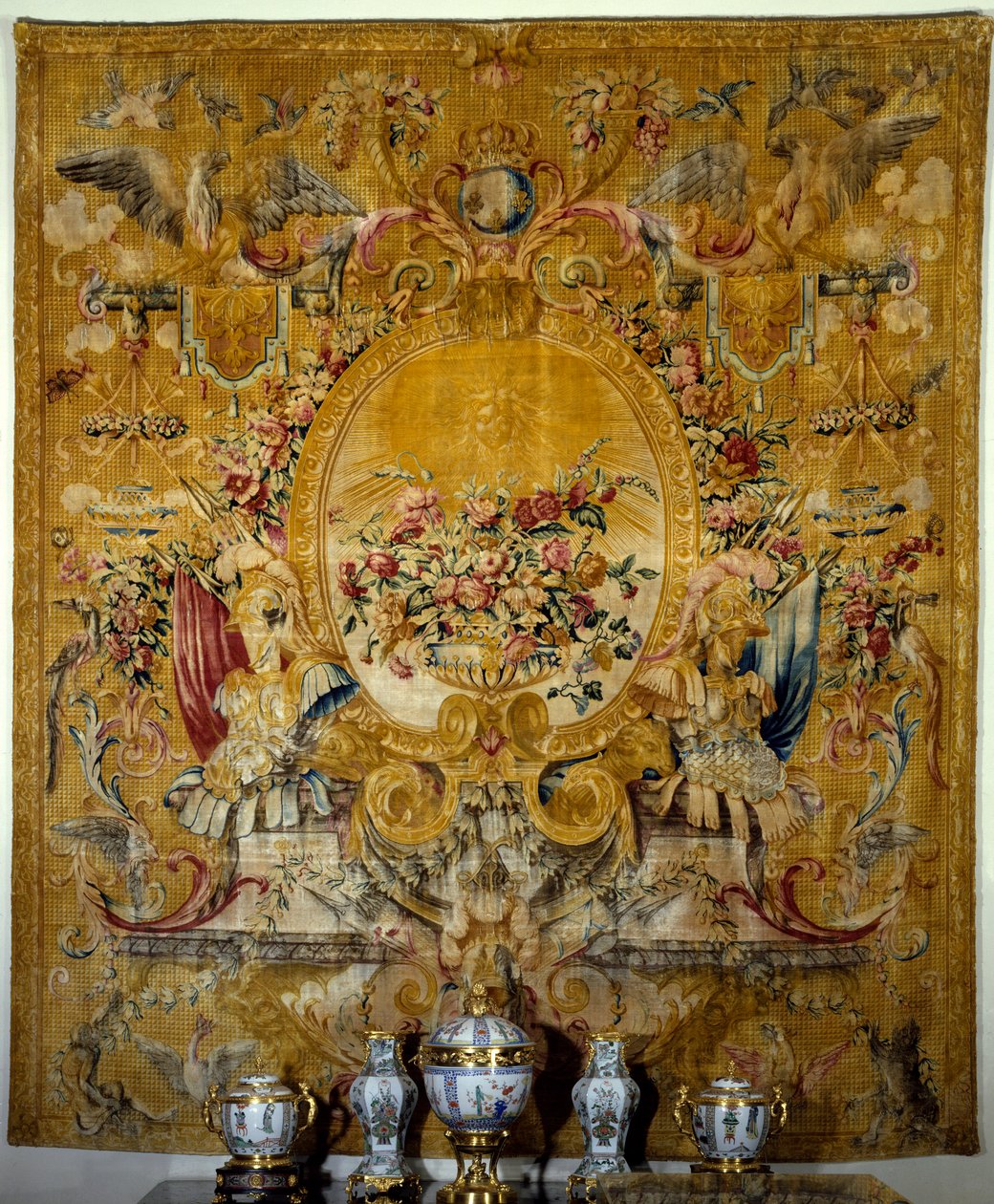 A király gondolájának ajtótáblája. Louis Dupont műtermében készült selyem kárpit Jean Lemoyne dit Le Lorrain kartonja után. 1682-1685 körül. Párizs. Louvre múzeum alkotó: French School