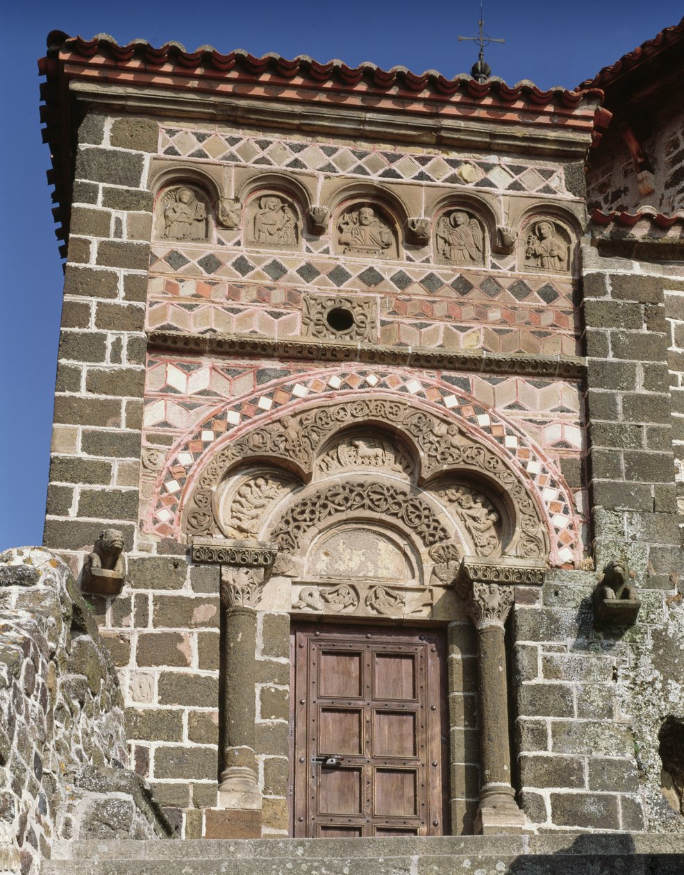 Saint Michel dAiguilhe keleti portálja alkotó: French School