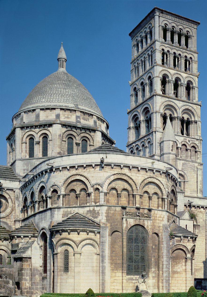 A chevet külső képe az obszidián kápolnákkal és a harangtoronnyal, 1125-1135 körül épült alkotó: French School