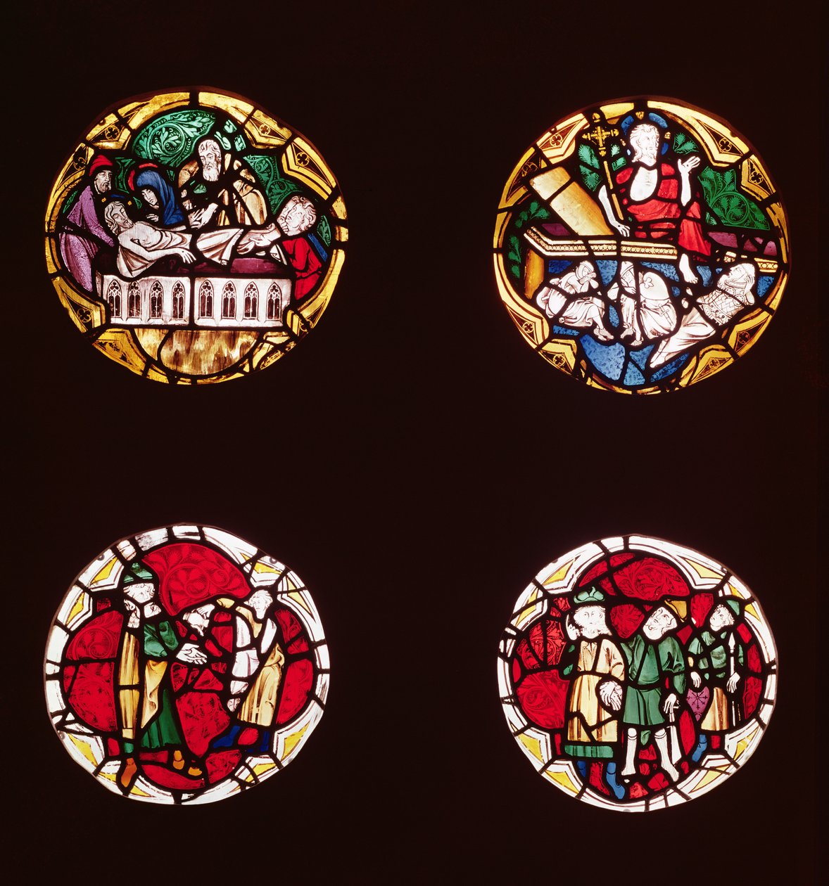 Négy ablak Krisztus életének jeleneteit ábrázolja a Chapelle du Rosaire-ból alkotó: French School