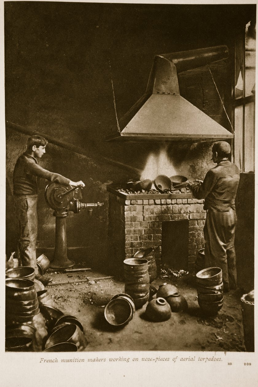 Légitorpedók orrdarabjain dolgozó francia hadianyaggyártók, 1914-1919 alkotó: French School