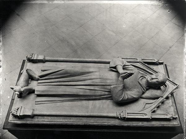 Szent Lajos legidősebb fiának, Louis de France-nak (1243-60) síremléke a Royaumont apátságból (a Saint-Denis bazilikában lévő sírról készült gipszöntvény). alkotó: French School