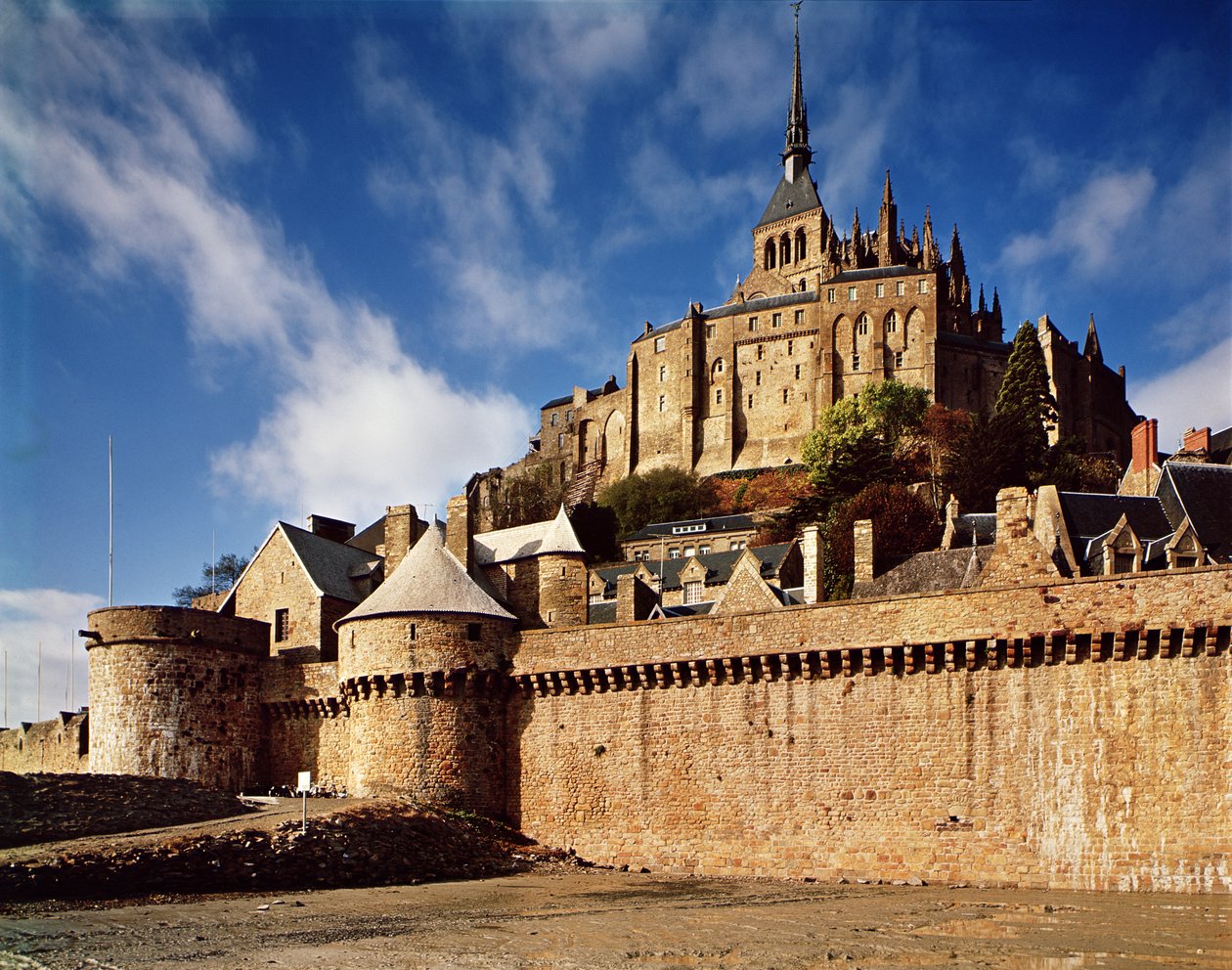 Általános nézet a sáncok tövéből, 1203-68 alkotó: French School
