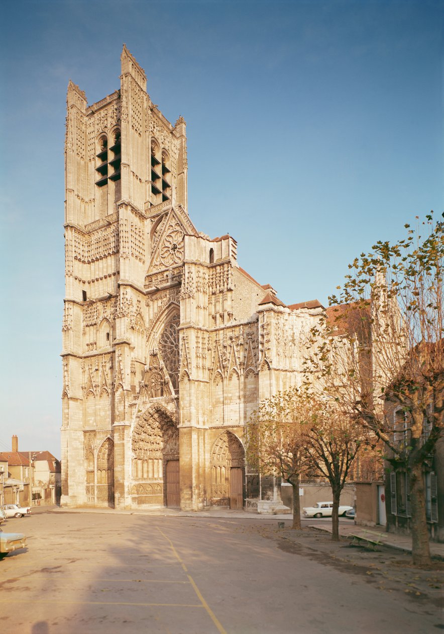 A 13-14. századi építésű nyugati homlokzat általános képe alkotó: French School