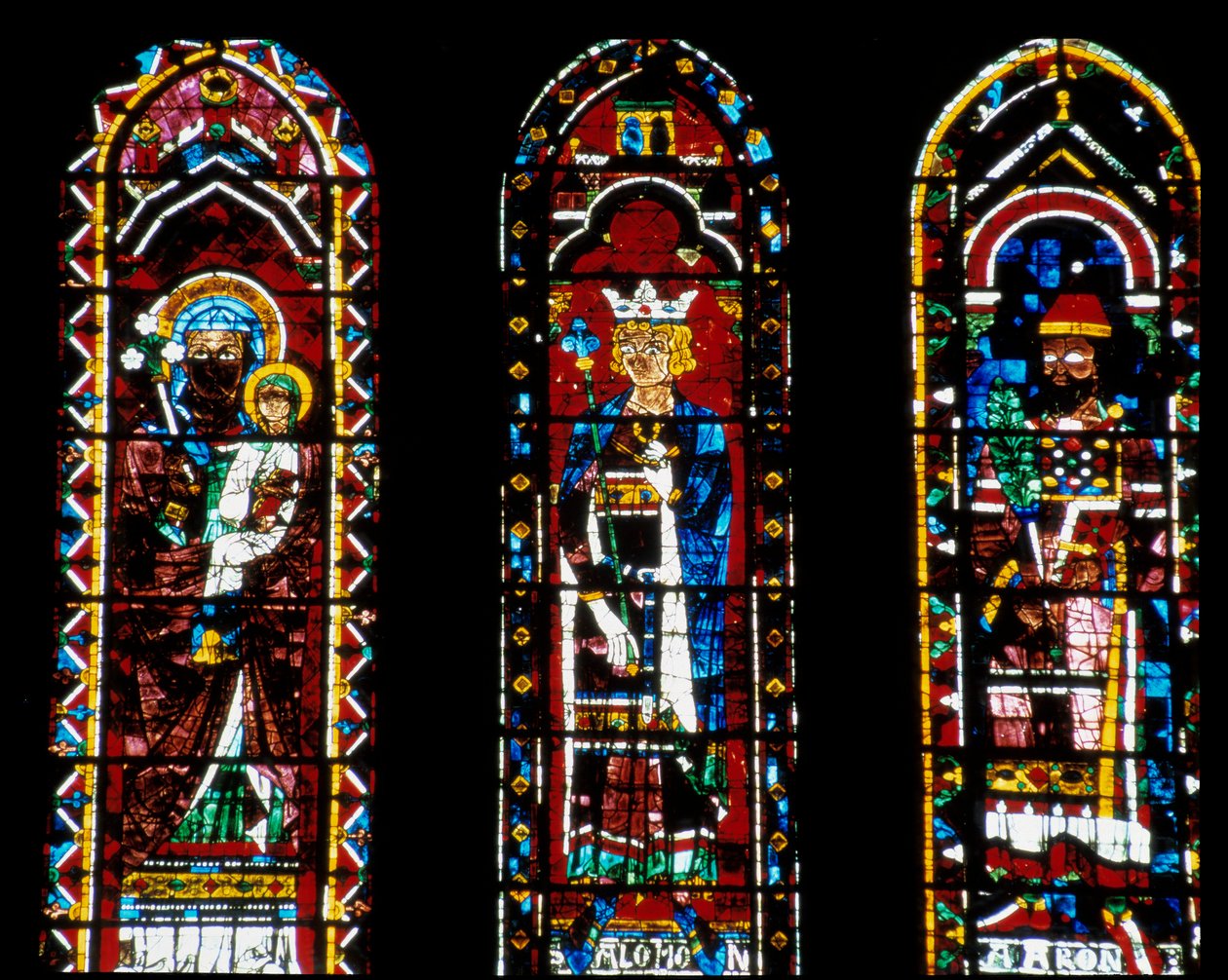 Gótikus művészet: More Szent Anna, Salamon és Áron. Lancets a Rosace du Nord (a Szűz rózsája, 1235 körül) alatt a Cathedrale Notre Dame de Chartres-ben (Eure et Loir). alkotó: French School