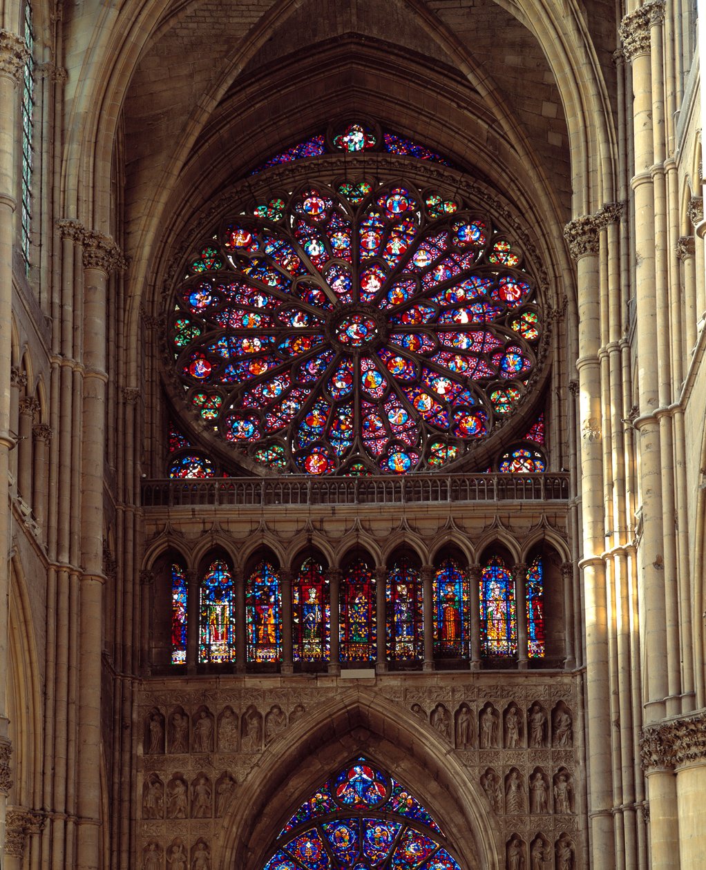 Gótikus építészet: kilátás a reimsi Cathedrale Notre-Dame (Notre Dame) rozettájára, amely a 13. században készült. Reims, Marne alkotó: French School