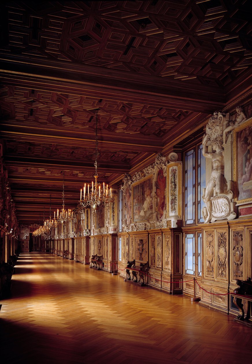 A Fontainebleau-i Francois I galéria belső képe. A Fontainebleau Iskola famunkái és falfestményei alkotó: French School