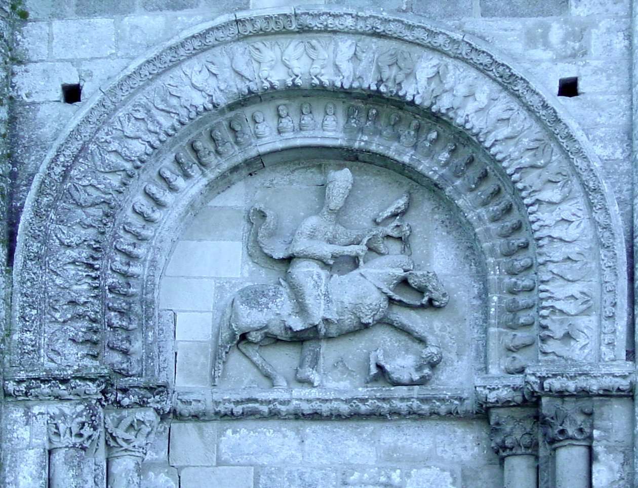 Knight Hawking a homlokzatról alkotó: French School