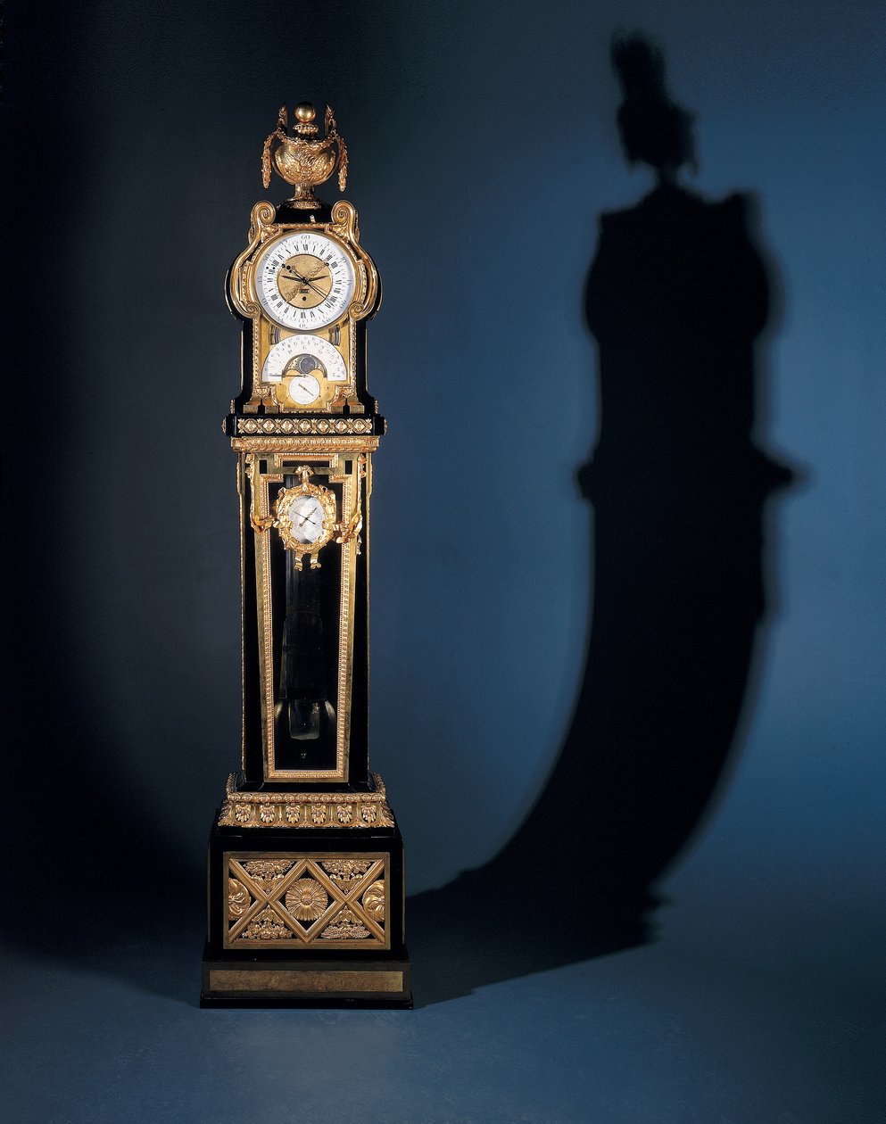 Louis XVI Grande Sonnerie Astronomical Perpetual Calendar Regulateur de Parquet (ormolura szerelt ébenfa) alkotó: French School