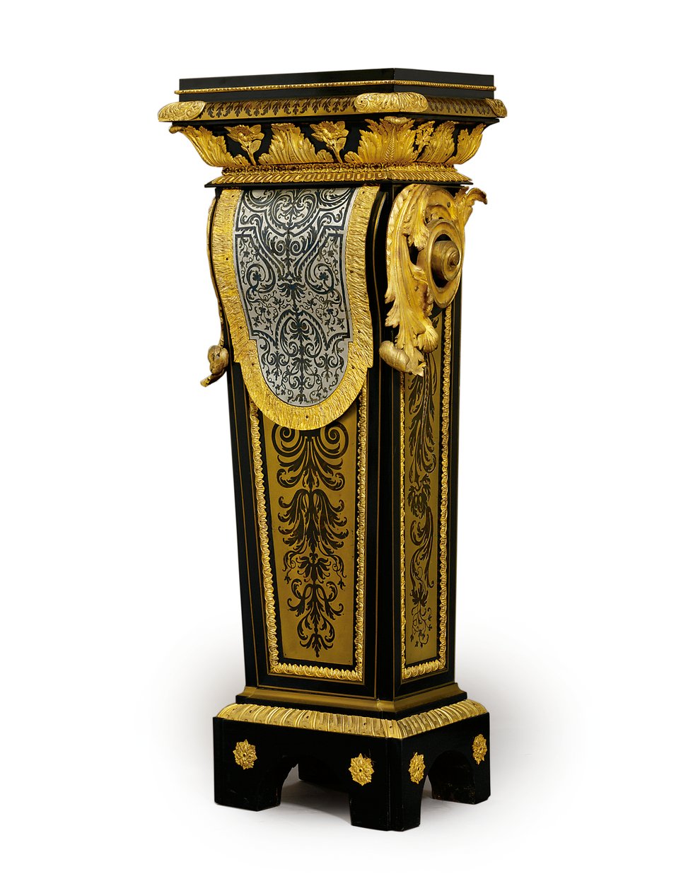Louis XV intarzia talapzatának egyike, valószínűleg Claude-Francois Julliot rendelése, 1750-60 körül (ormolura szerelt Boulle ón, sárgaréz intarziás szarv és teknőspáncél) (lásd még: 469020) alkotó: French School