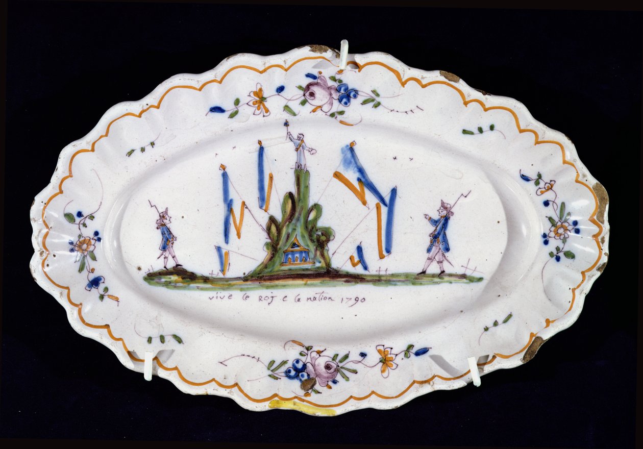 Ovális tányér Vive le Roi et la Nation 1790, Nevers műhely felirattal, (kerámia) alkotó: French School