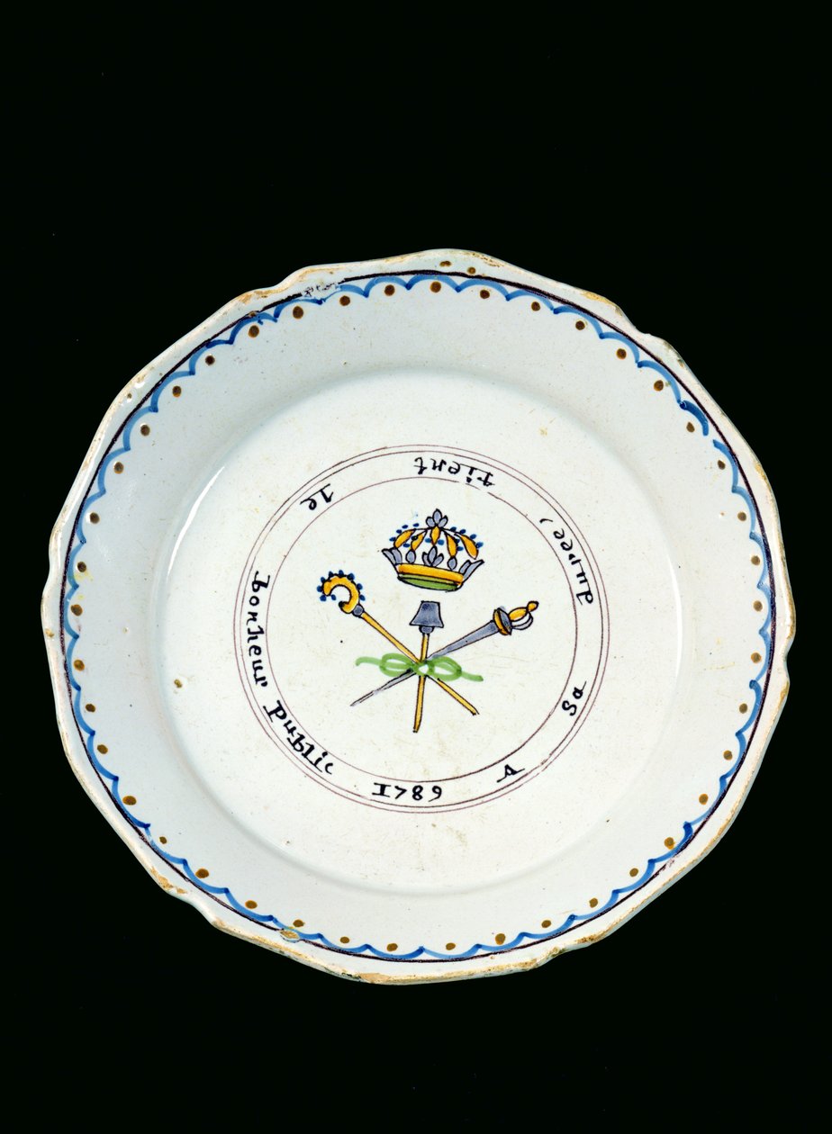 Három Renddel díszített tányér a királyi korona alatt, 1789 (kerámia) alkotó: French School