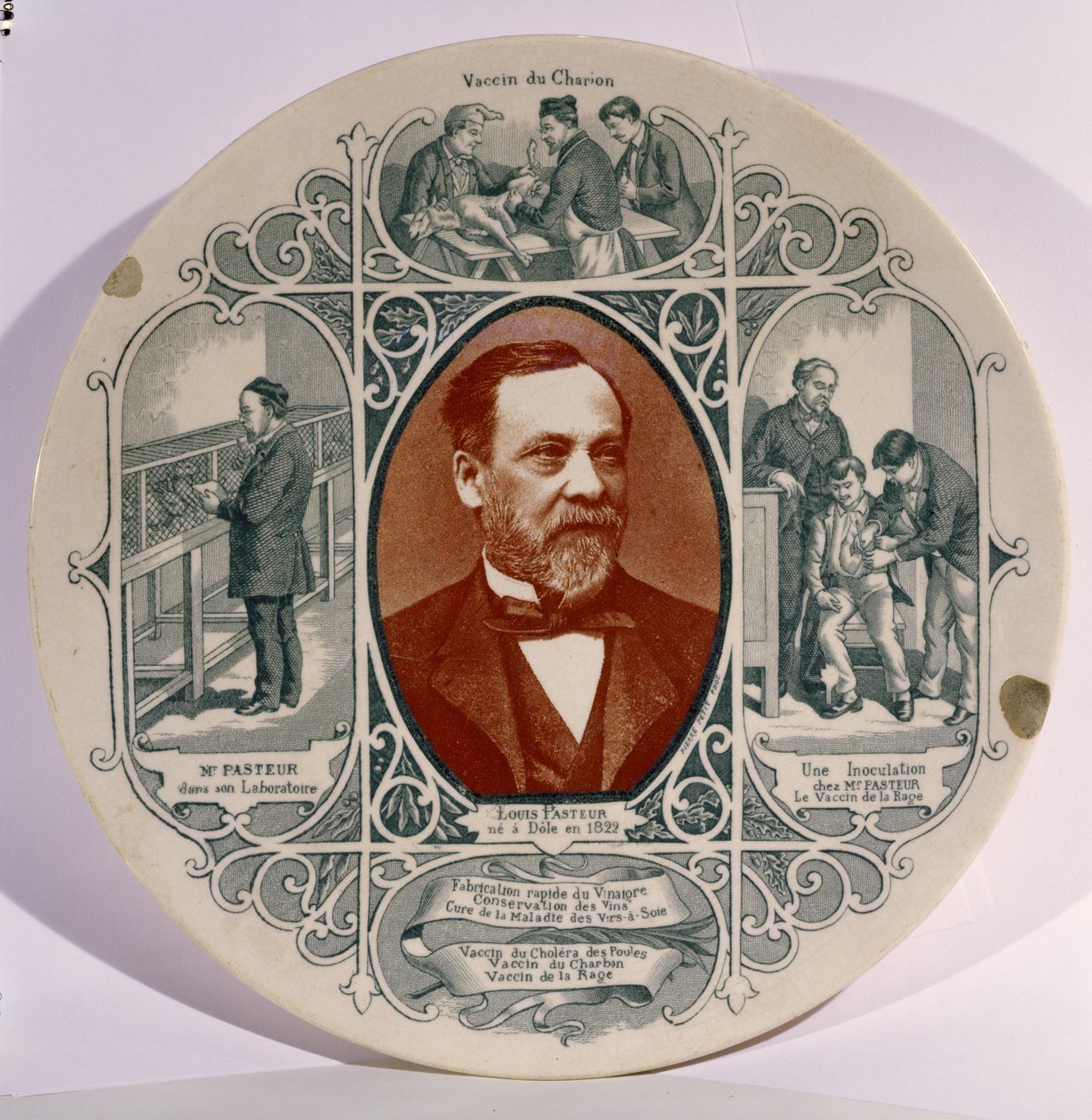 Tányér Pierre Petit (1832-1909) Louis Pasteur (1822-95) fényképével és életének jeleneteivel (kerámia) alkotó: French School