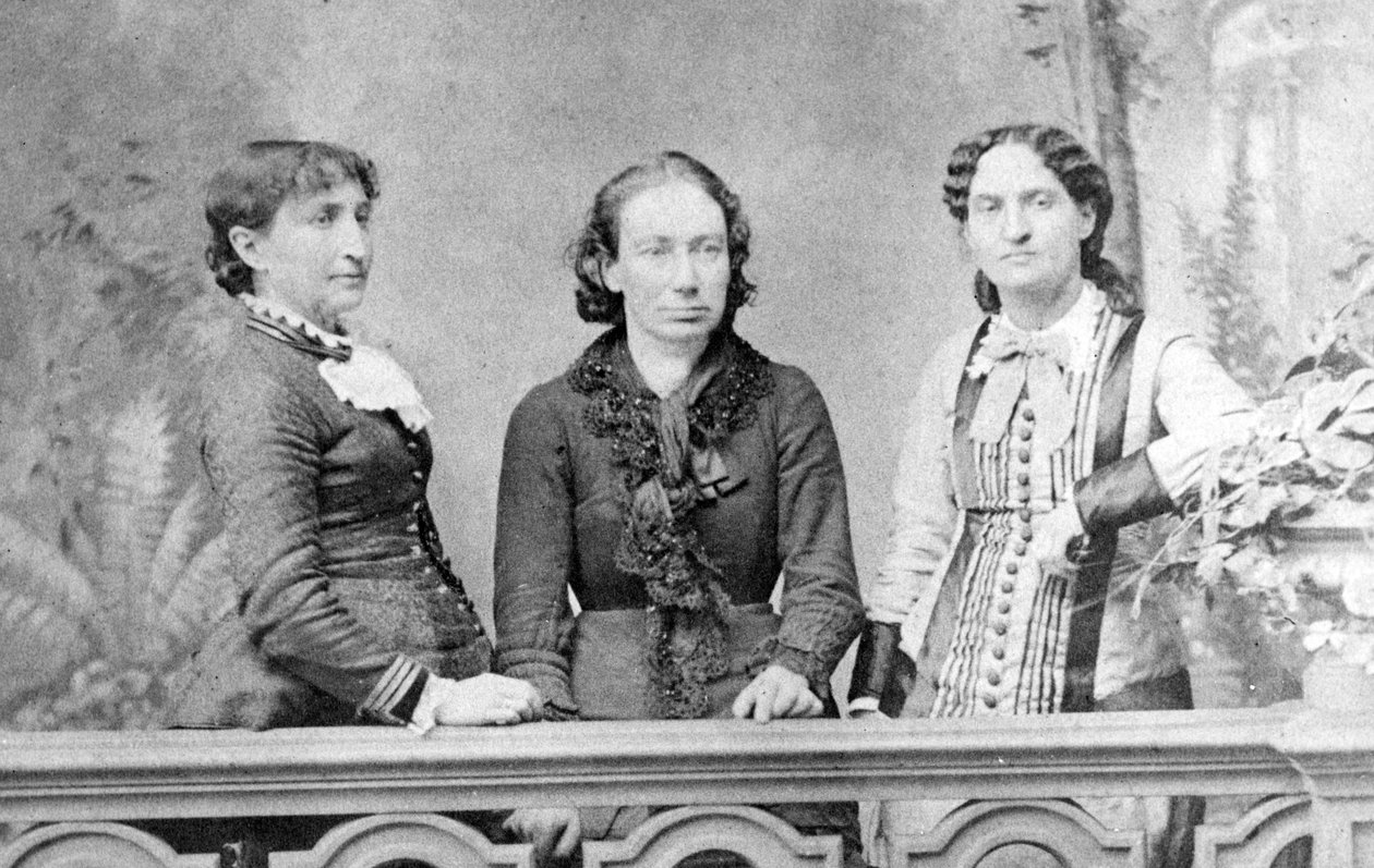 Louise Michel portréja Marie Ferre és Paule Minck között - 1871 - alkotó: French School