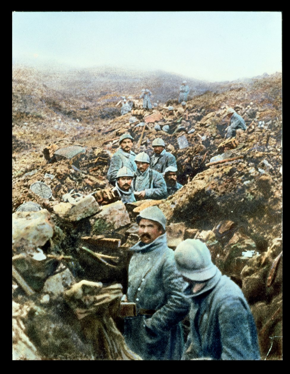 Francia katonákat ábrázoló képeslap a lövészárokban, 1914-18 (színes fotó) alkotó: French School