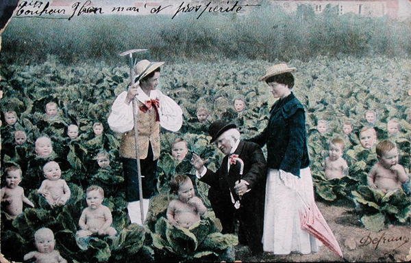 Képeslap, amely egy babát kereső házaspárt ábrázol alkotó: French School