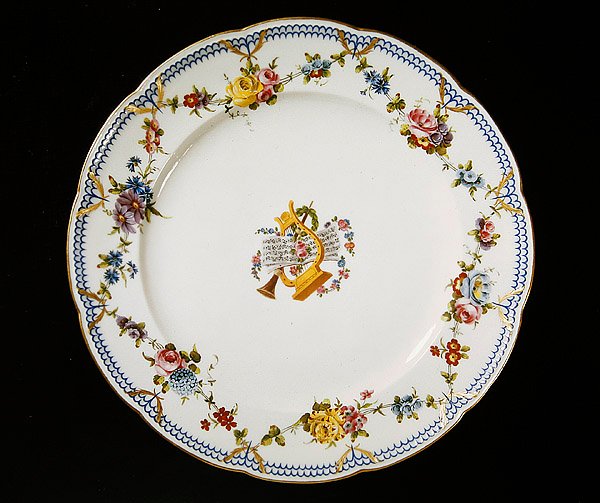 Kottával díszített Sevres tányér, 1764 (fajansz) alkotó: French School