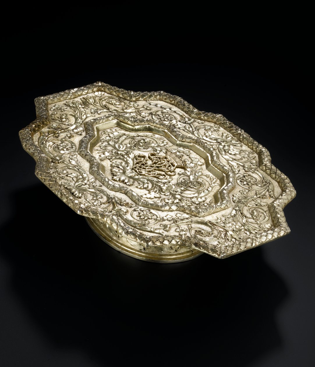 Ezüst-aranyozott, formázott körvonalú szalver, a Lennoxlove WC-szolgáltatásból, tulajdonosa Frances Teresa Stewart, Richmond és Lennox hercegné: francia, Párizs, 1666-1667 alkotó: French School