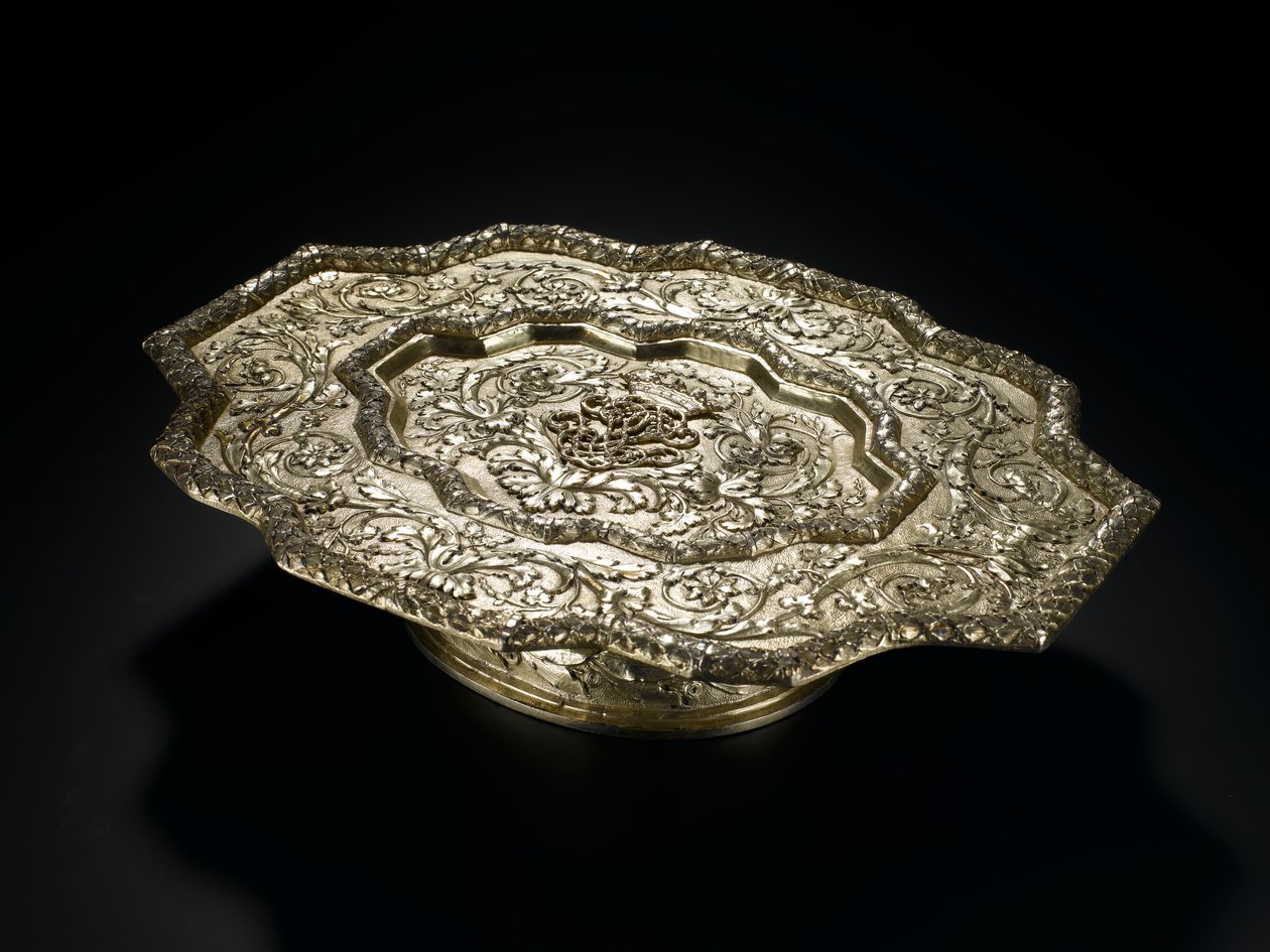 Ezüst-aranyozott, formázott körvonalú szalver, a Lennoxlove WC-szolgáltatásból, tulajdonosa Frances Teresa Stewart, Richmond és Lennox hercegné: francia, Párizs, 1666-1667 alkotó: French School