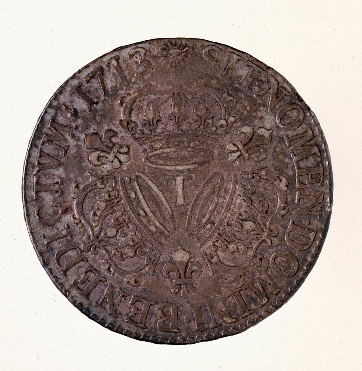 Ezüst francia eku (scude), XIV. Lajos király uralkodása (1643-1715) 1713 Átm. 4 cm Nápoly, museo archeologico alkotó: French School