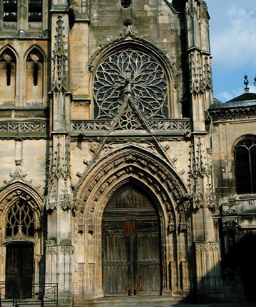 A nyugati homlokzat déli portálja (Déli ajtó) alkotó: French School