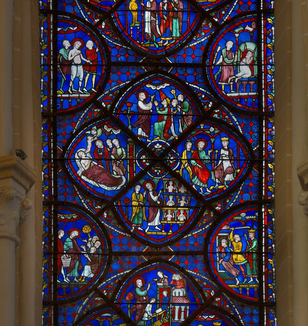 A Chartres székesegyház ólomüvege: részlet Szent Tamás életéből alkotó: French School