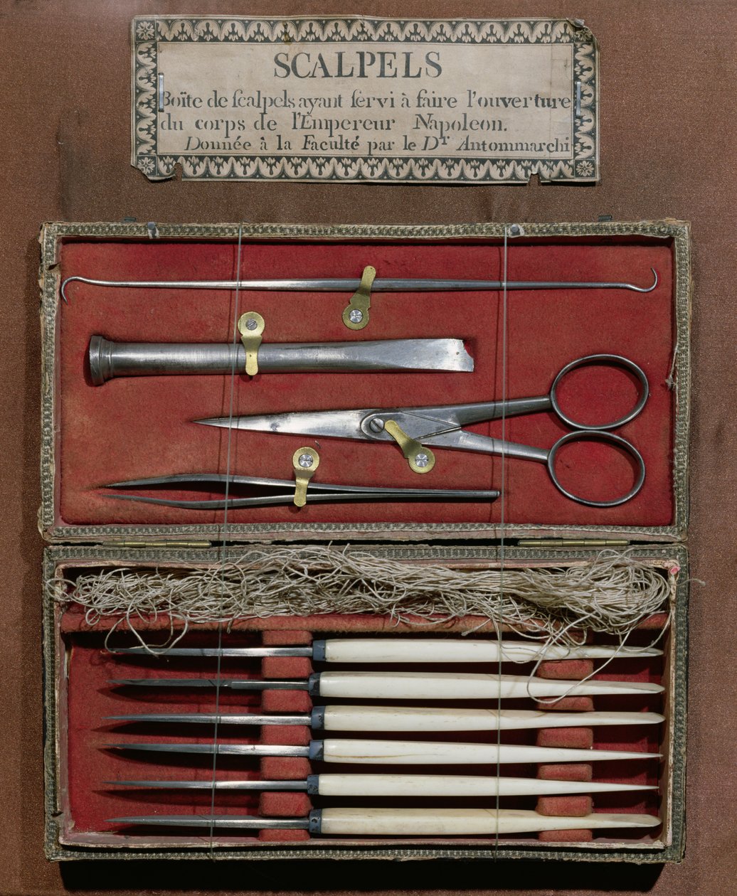 Antommarchi doktor által I. Napóleon császár (1769-1821) boncolásánál használt sebészeti műszerek alkotó: French School
