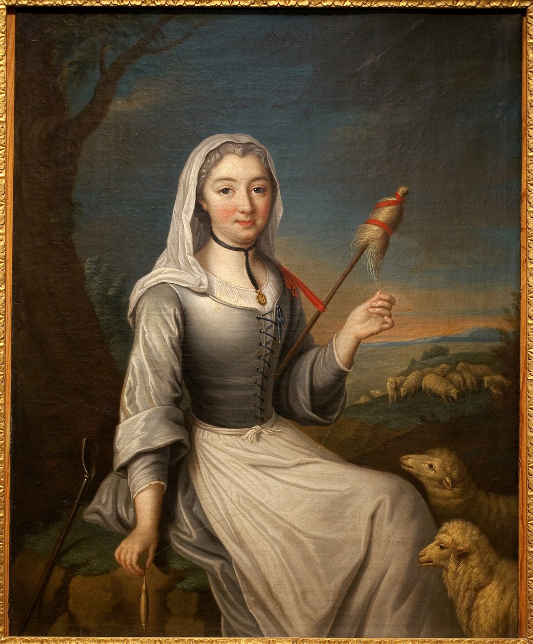 Villars hercegnője (?) bergereben, kezében gyékény. Francia festmény, olaj, vászon, 80 x 63,6 cm, 18. század első fele. Musee de Tesse, Le Mans. alkotó: French School