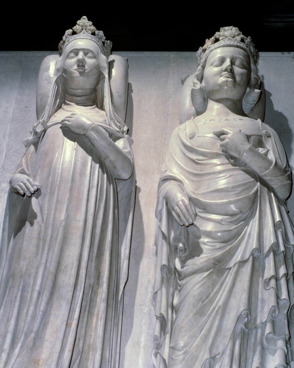Evreux-i Joan királyné (1307-1371) és IV. Le Bel Károly király (1294-1328) márványlelőhelyei. Ugyanaz a modell, mint a Maubuissoné, amelyet Jean de Liege (1357-1381 körül ismert) a királynő megrendelésére készítette. Saint Denis-bazilika, királyi nekropoli alkotó: French School