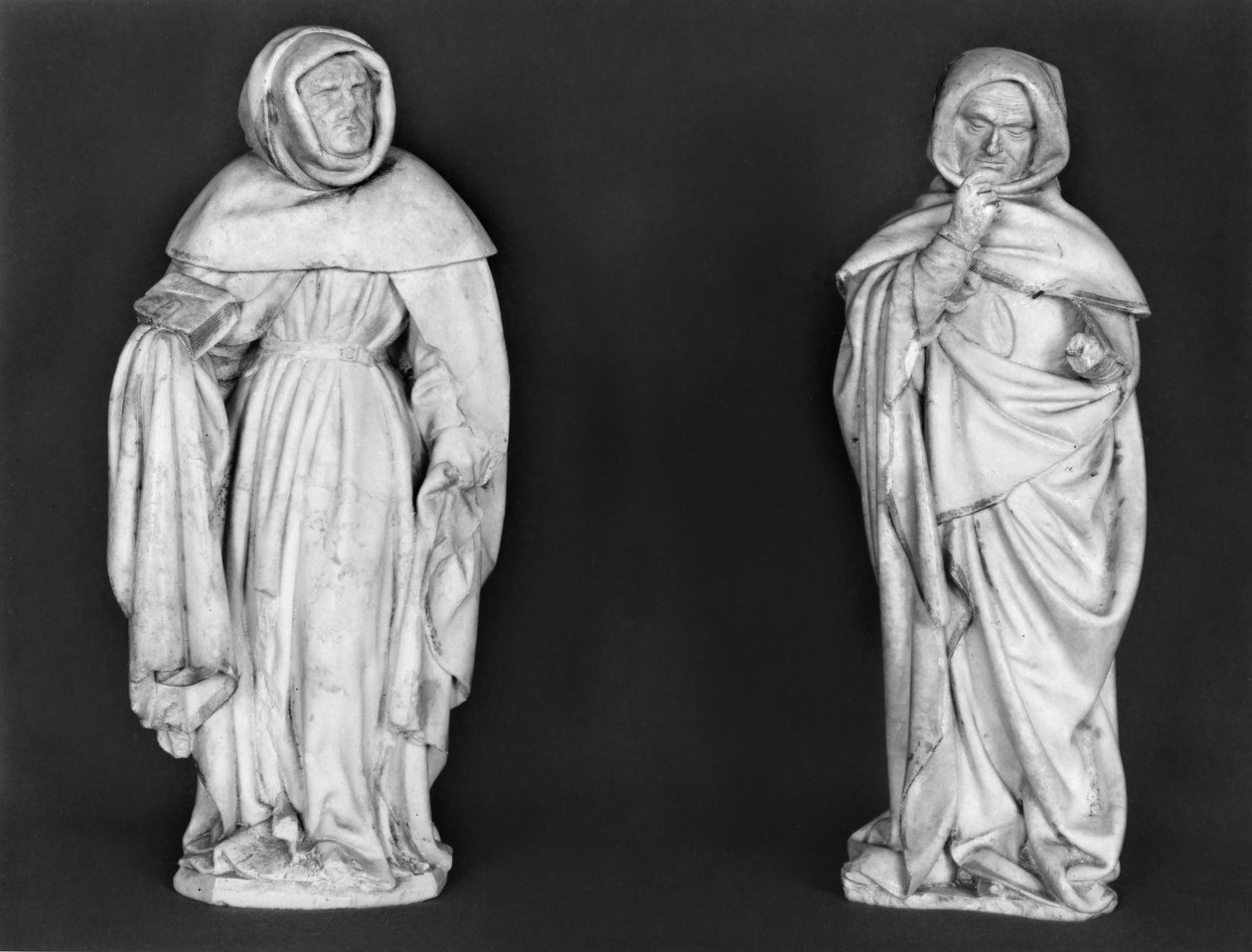 Két gyászoló, Jean de Berry herceg (1340-1416) sírjából 1450-53 körül (alabástrom) alkotó: French School