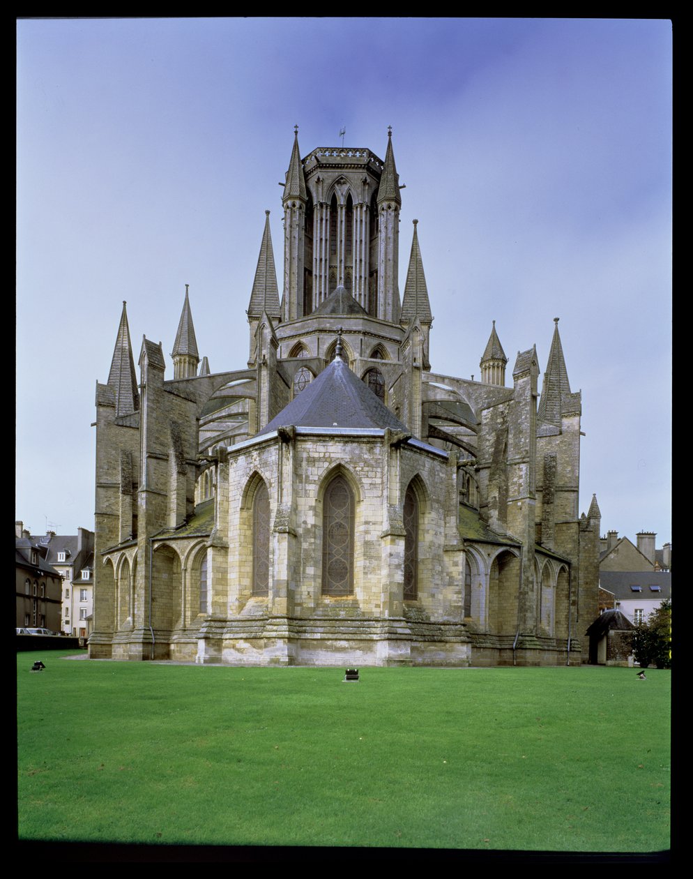 Kilátás a Coutances-székesegyházra keletről alkotó: French School
