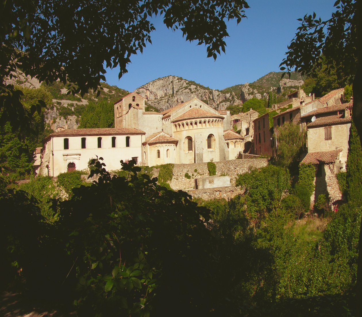 Az apátsági templom látképe, 11-12. század alkotó: French School