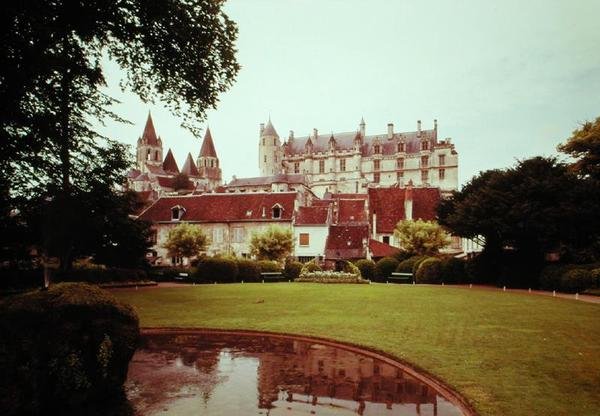 Kilátás a kastélyra és a Szent István-templomra alkotó: French School