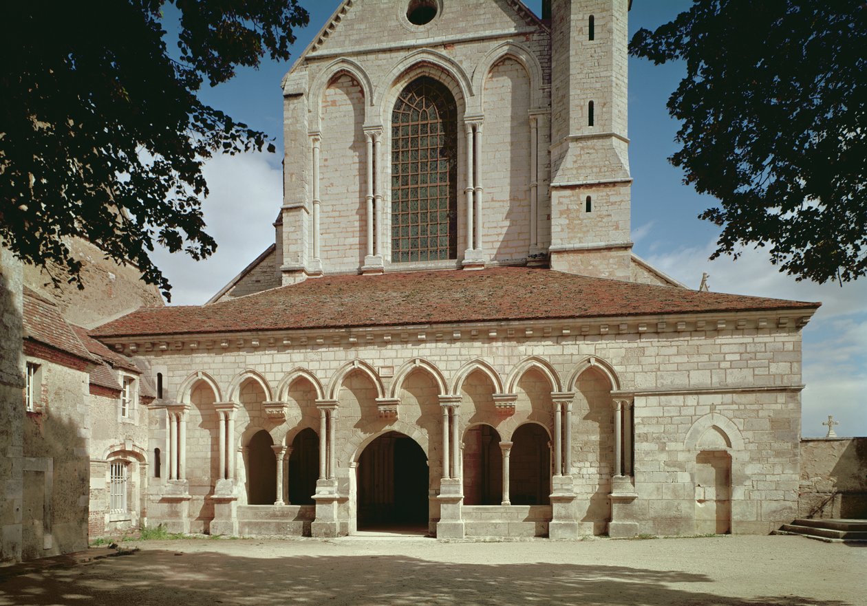 Kilátás az 1140-60 között épült Ciszterci Apátság bejárati karzatára alkotó: French School
