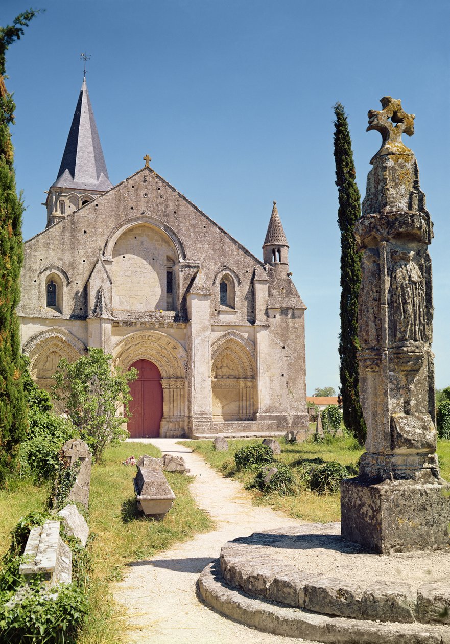 Kilátás a Szent Pierre-templom homlokzatára, 1150-75 alkotó: French School