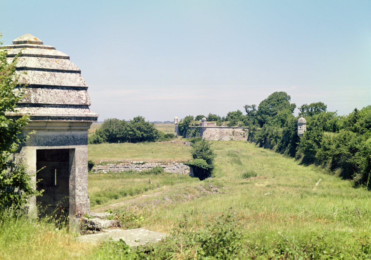 Kilátás a Richelieu által 1628 után épített romos erődítményre alkotó: French School
