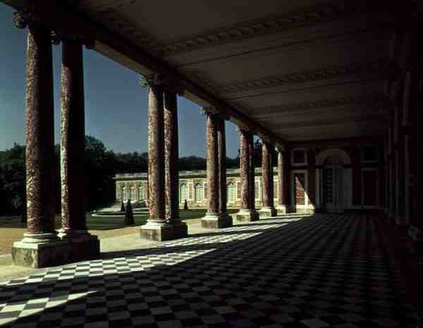 Kilátás a teraszra a Nagy Trianon jobb szárnyában, 1725 körül (fotó) alkotó: French School