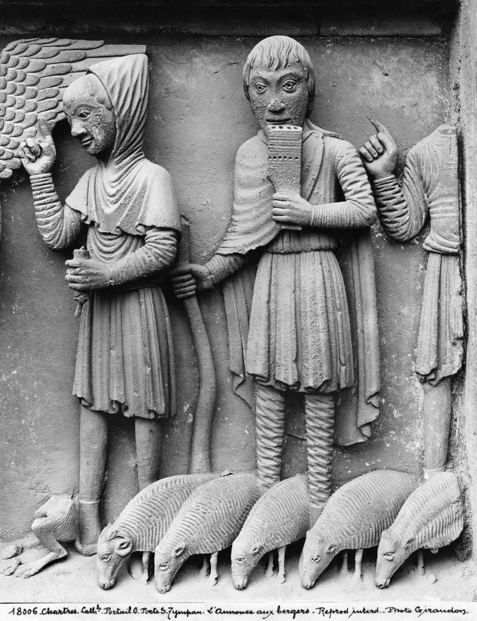 Nyugati portál, déli ajtó, Madonnát és a trónoló gyermeket ábrázoló timpanon, a Pásztorok Angyali üdvözlete, 1145-50 körül (részlet) alkotó: French School