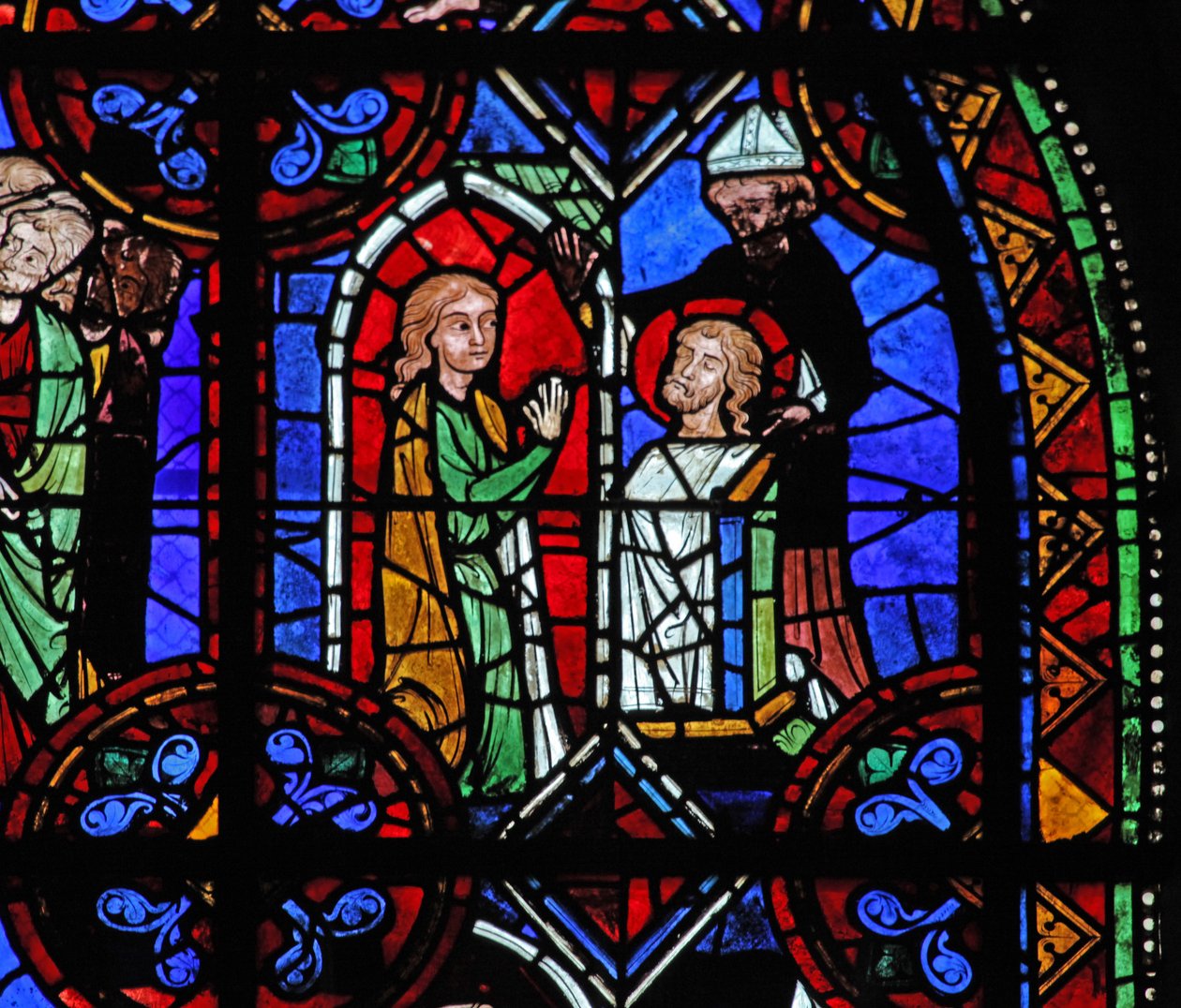 W06 ablak, amely egy zarándokot ábrázol St Julien de Brioude ereklyéje előtt alkotó: French School