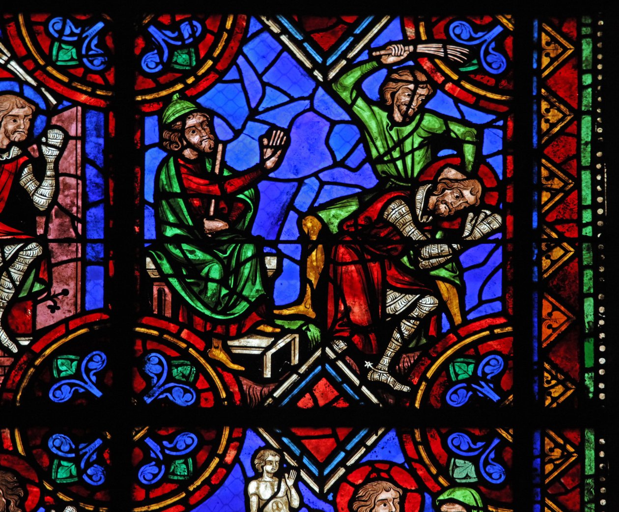 W06-os ablak, amely Brioude-i Szent Julián történetet ábrázolja – Szent Ferreolt, Julien barátját, aki meghalt a Diocletianus-üldözések idején, elfogják és megverik alkotó: French School