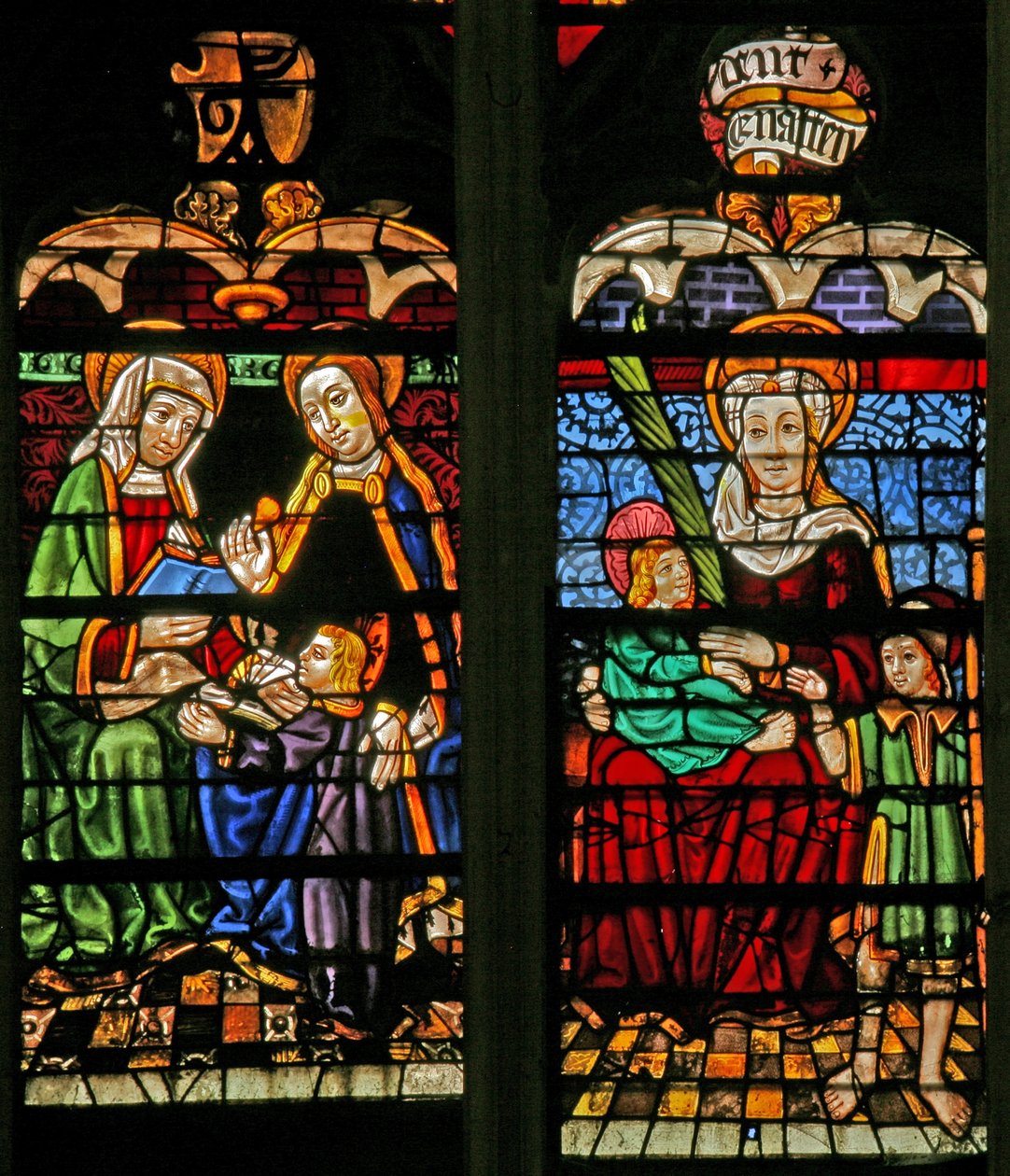 A w132-es ablak Mary Salome-t ábrázolja? Szent Anna, Mária és Krisztus alkotó: French School