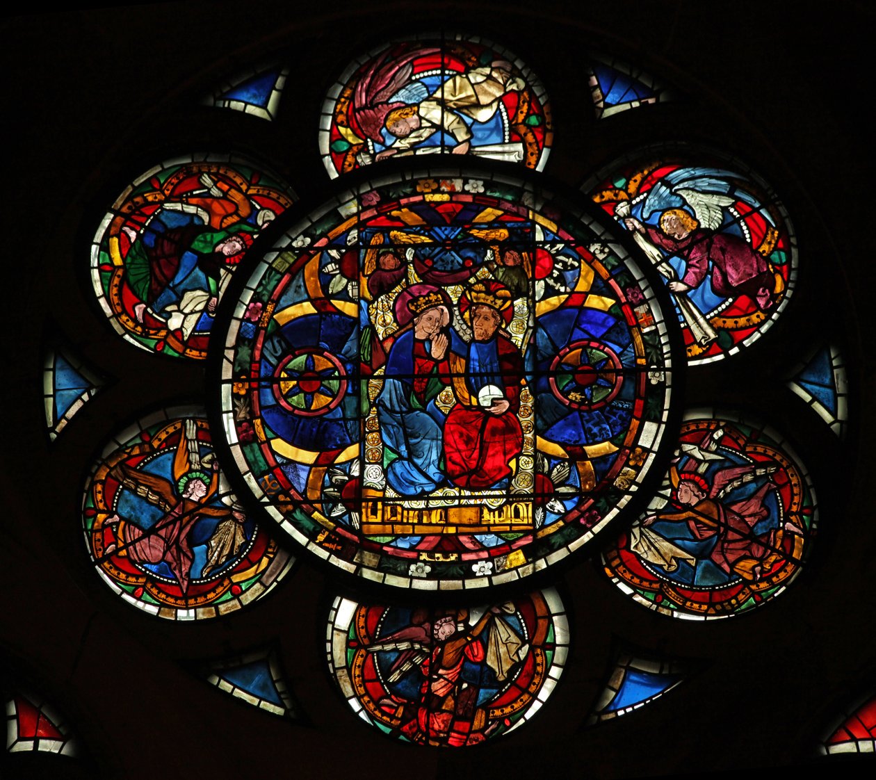 A Szűzanya koronázását ábrázoló w14 ablak alkotó: French School