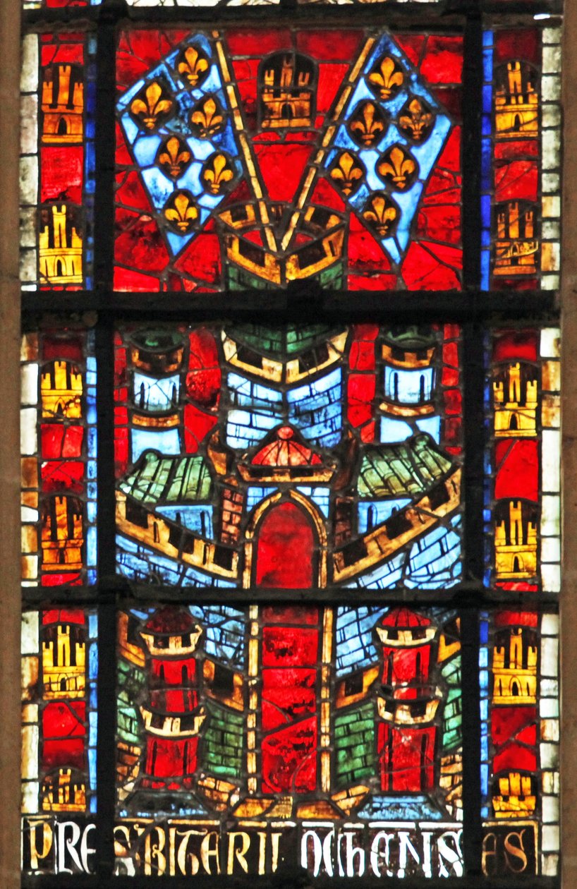 A w205 ablak egy kastélyt és zászlókat ábrázol fleur-de-lis-szel alkotó: French School