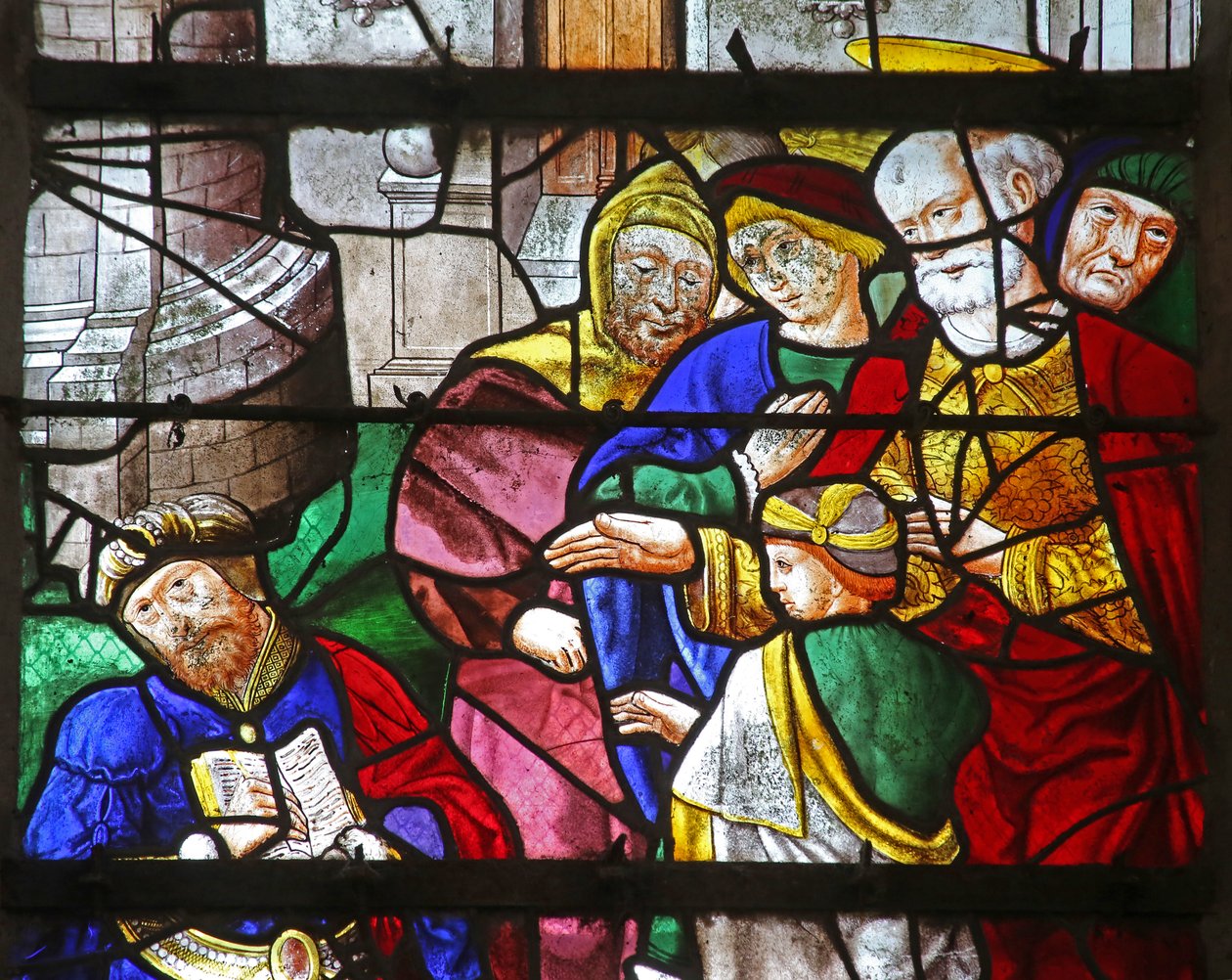 W2-es ablak, amely Szent Pétert ábrázolja Simon Mágussal, aki széttépi a könyveit alkotó: French School