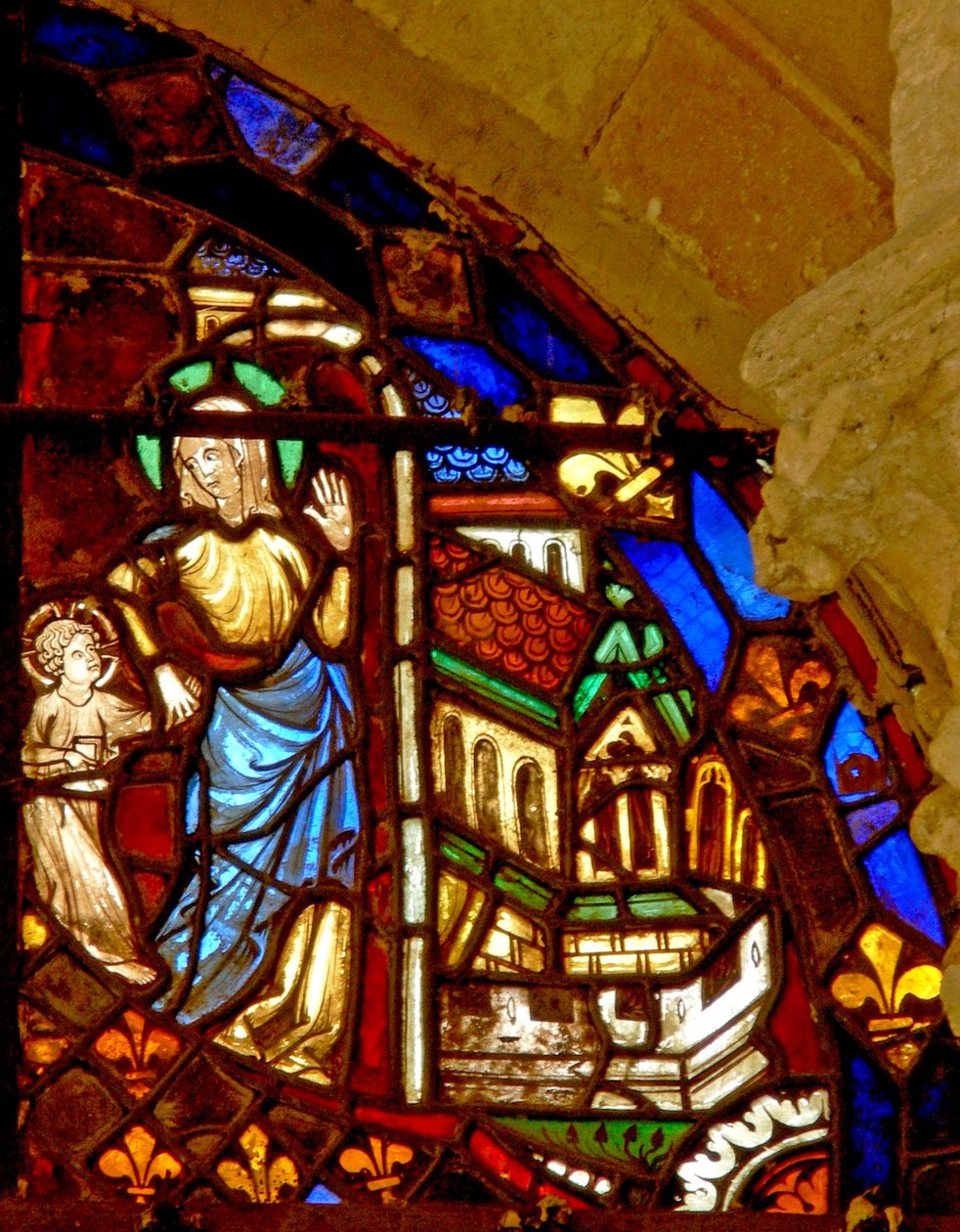 Máriát a csecsemő Jézussal ábrázoló w6 ablak a templomba viszi alkotó: French School