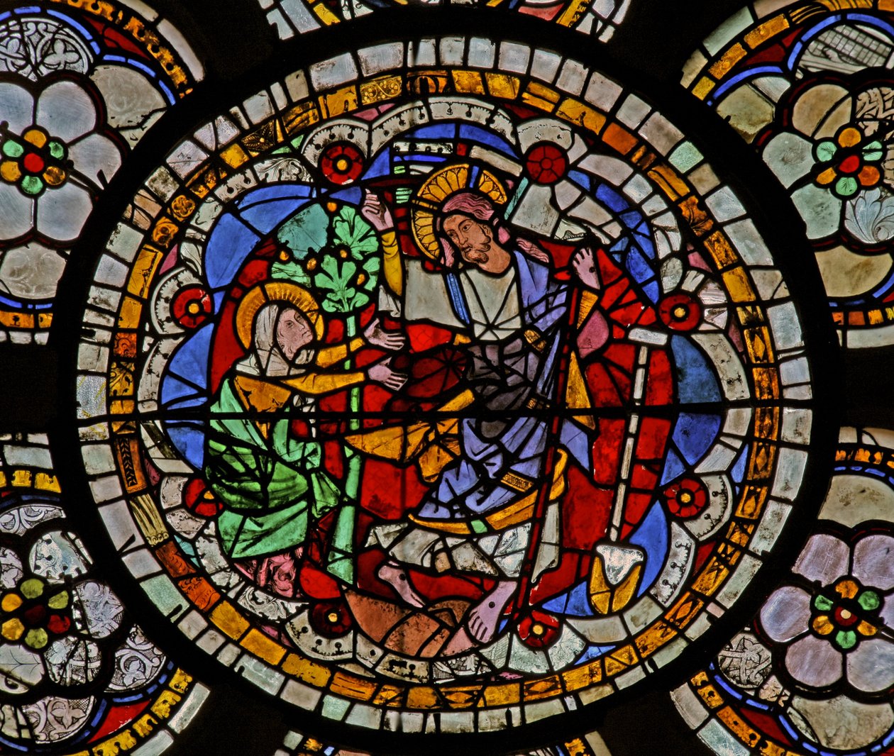A w7-es ablak egy feltámadási jelenetet ábrázol: Noli Me Tangere alkotó: French School